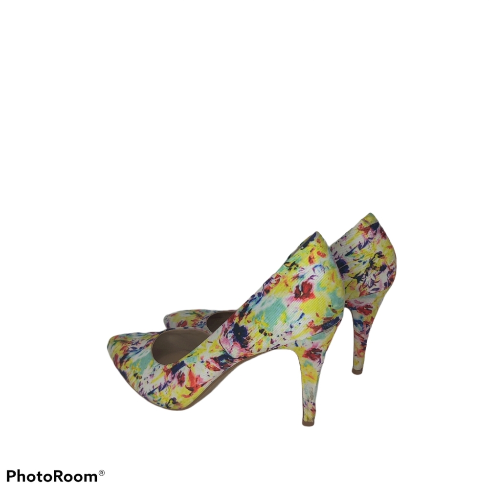 Vince Camuto Floral pumps